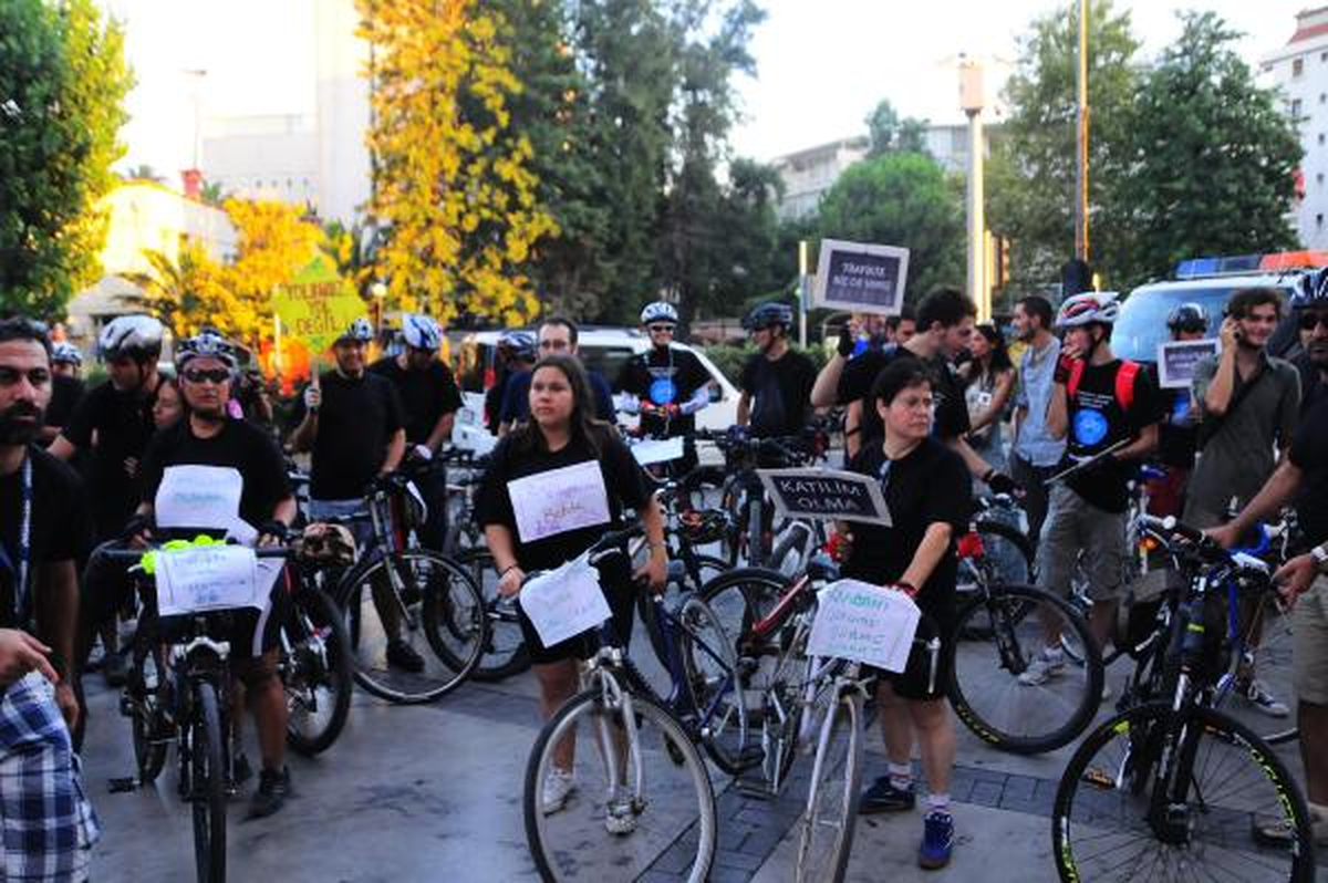 Kazalarda Ölen Bisikletliler İçin Pedal Çevrildi