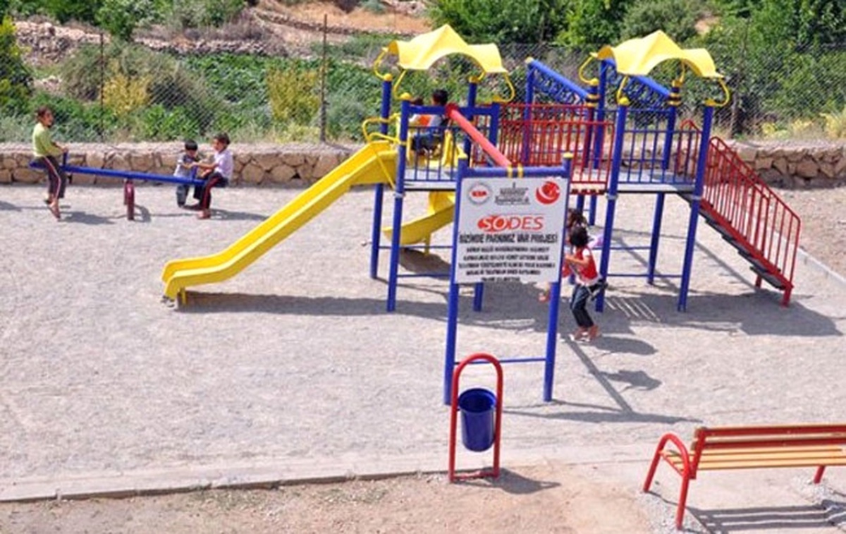 Kozluk\'un 10 Köyüne Oyun Parkı Yapılıyor