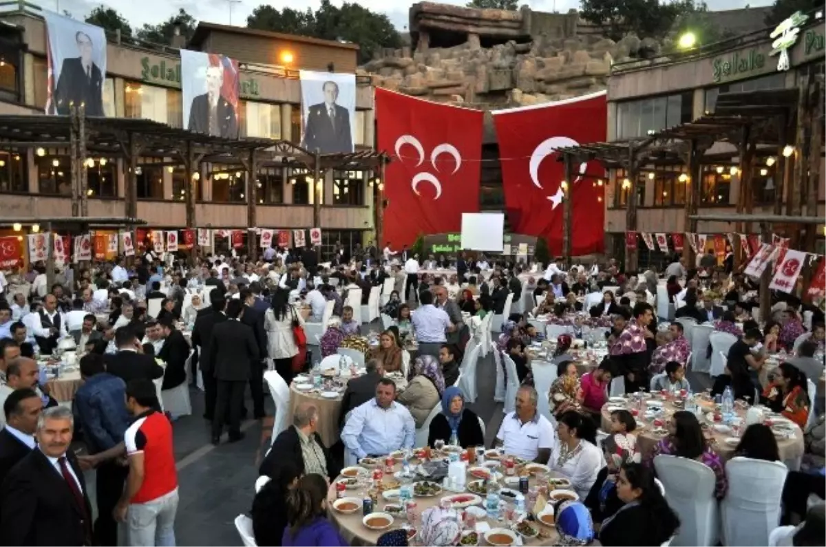 MHP'nin İftar Yemeğine 2 Bin Kişi Katıldı