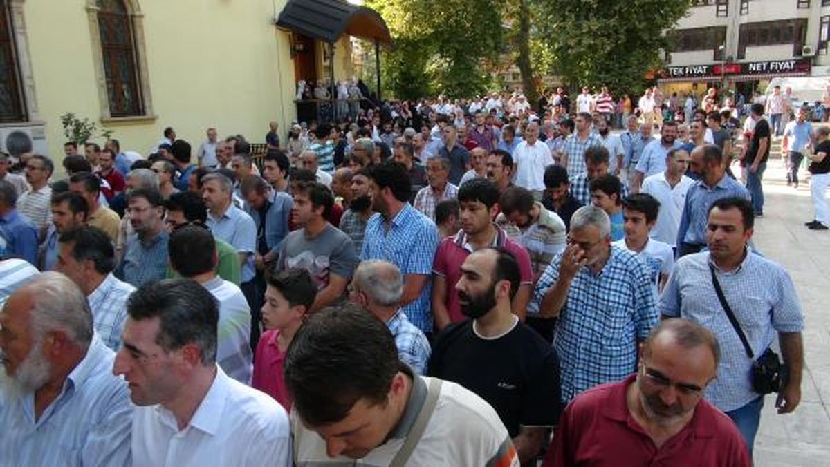 Mısır\'da Ölenler İçin İzmit\'te Gıyabi Cenaze Namazı