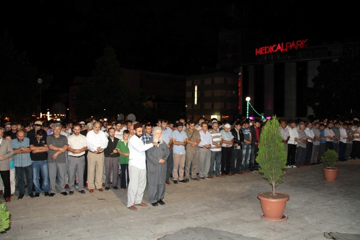Mısır\'da Ölenler İçin Samsun\'da Gıyabi Cenaze Namazı