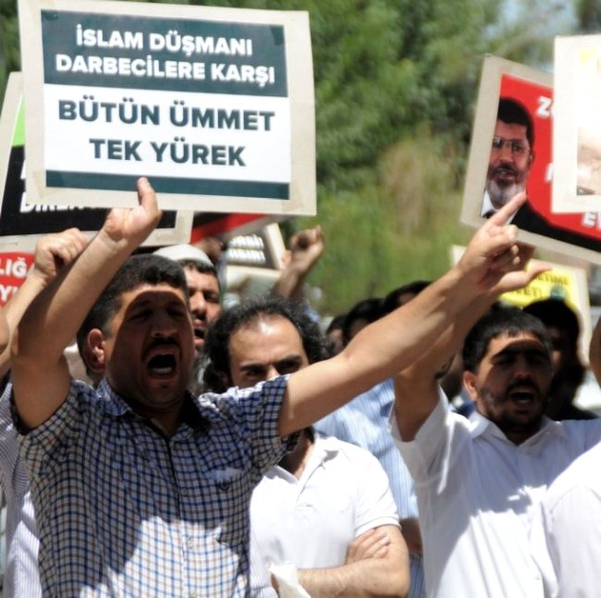 Mısır\'daki Katliam Diyarbakır\'da Protesto Edildi