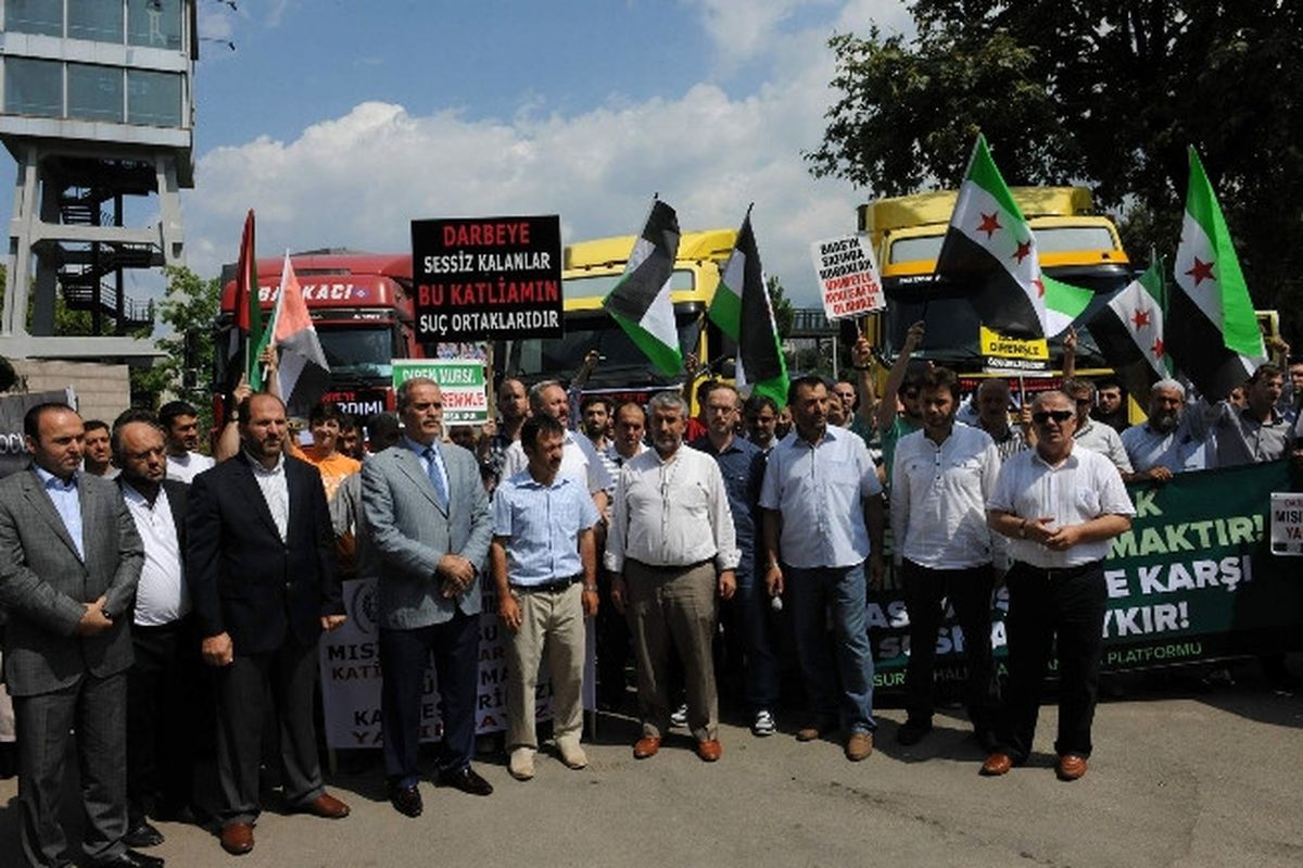 Mısır\'daki Katliam Protesto Edildi, Suriye\'ye 4 Yardım Tırı Gönderildi