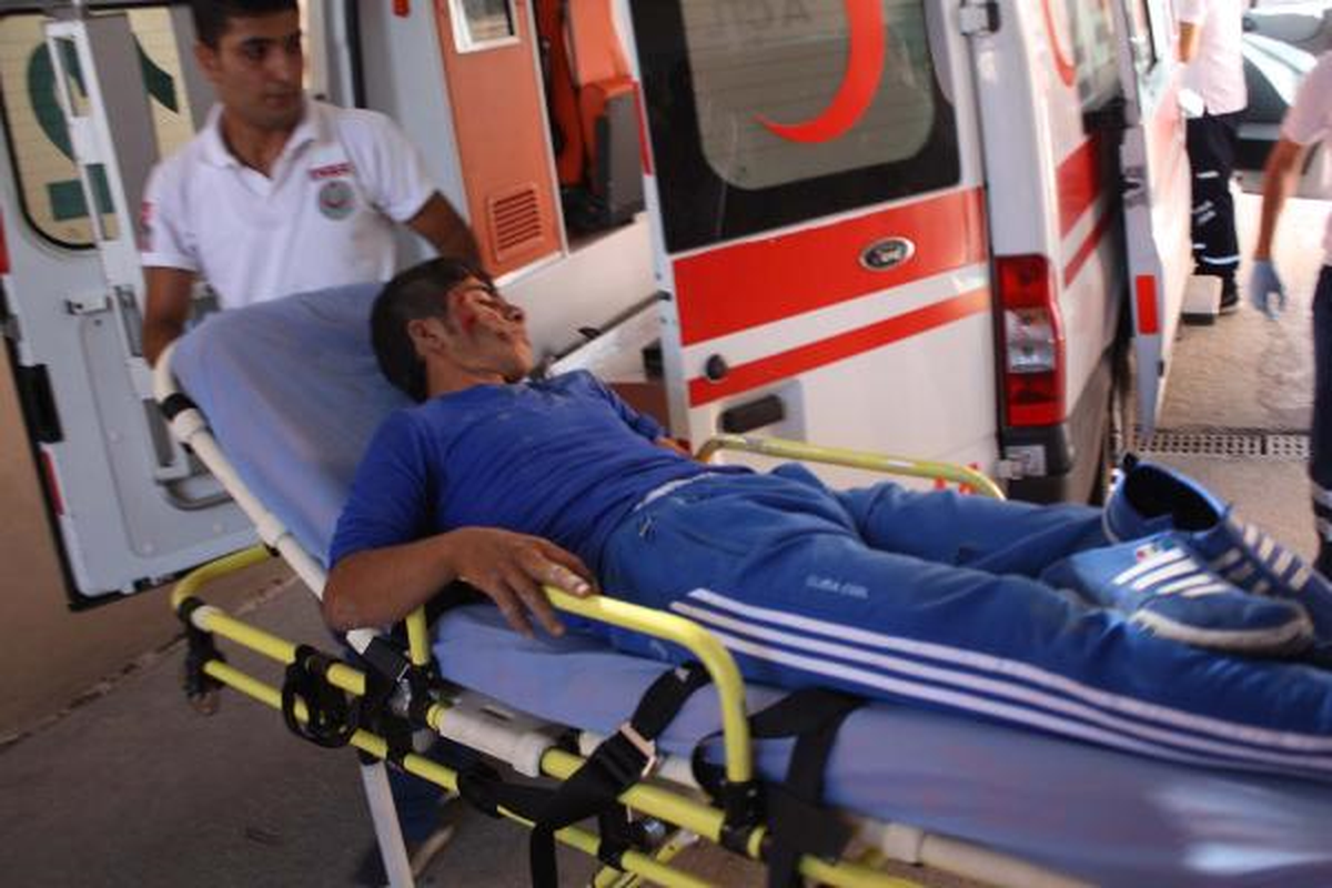 Motosikletler Kafa Kafaya Çarpıştı: 3 Yaralı
