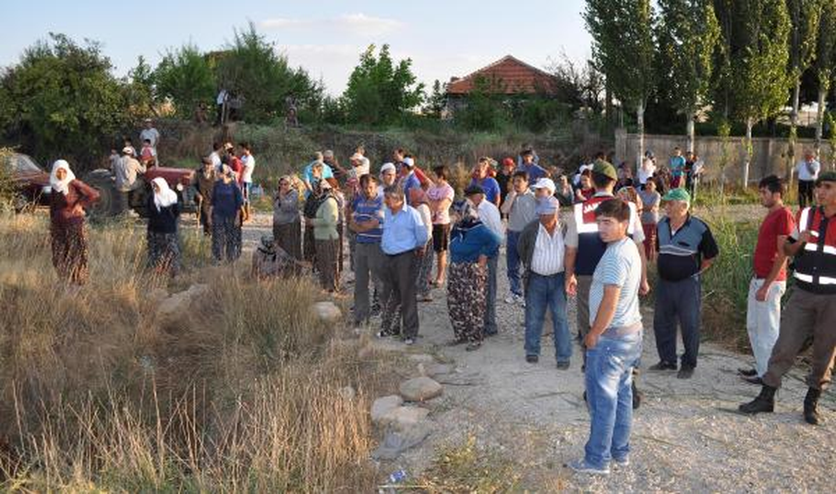 Otomobil Yayaya Çarpıp Takla Attı: 1 Ölü, 3 Yaralı