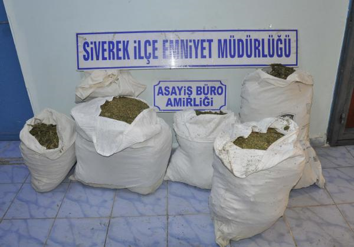 Polisten Kaçan Otomobilde 65 Kilo Esrar Ele Geçirildi