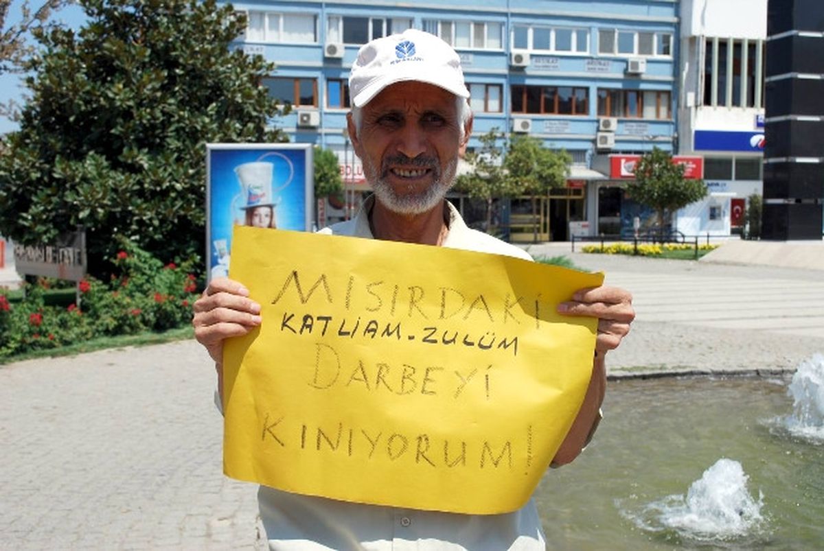 Salihli\'de Tek Kişilik Protesto