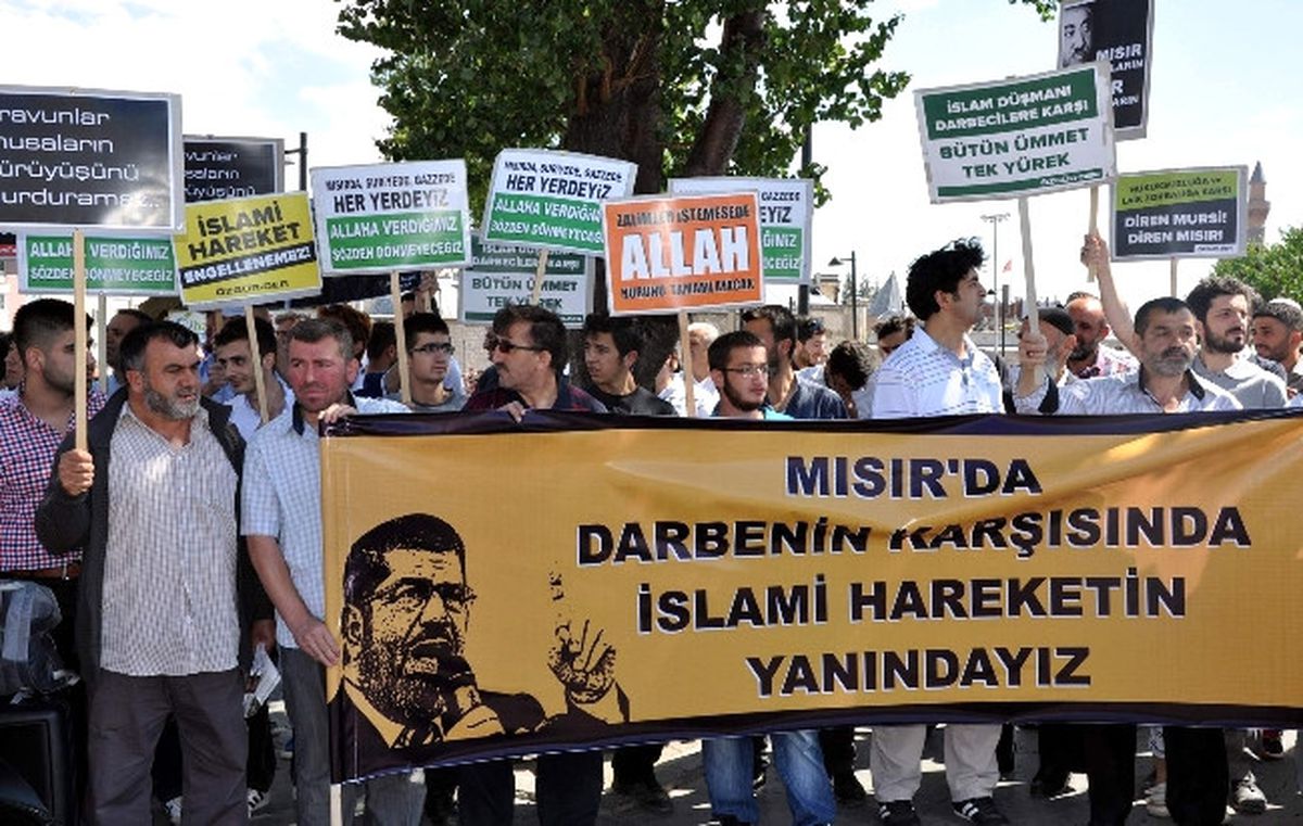 Sivas\'ta Mısır Olayları Protesto Edildi