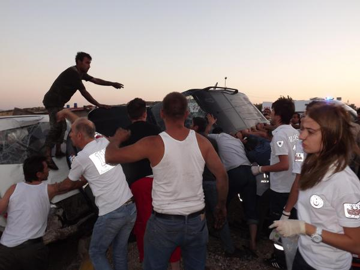 Süt Toplama Kamyoneti Cipe Çarptı: 2 Yaralı