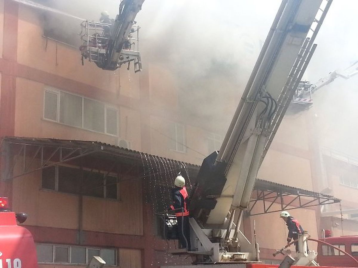 Tuzla\'da Ayakkabı Fabrikasında Yangın