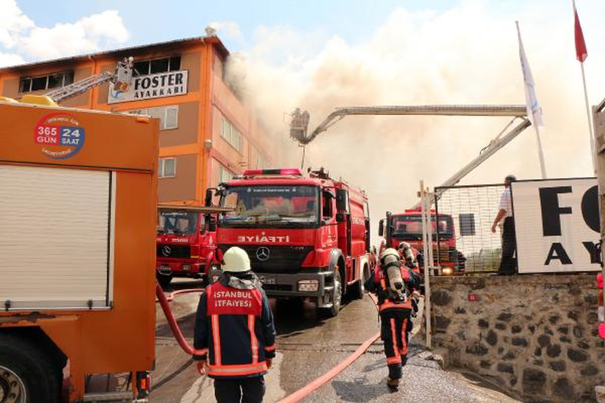 Tuzla\'da Ayakkabı Fabrikasında Yangın Çıktı