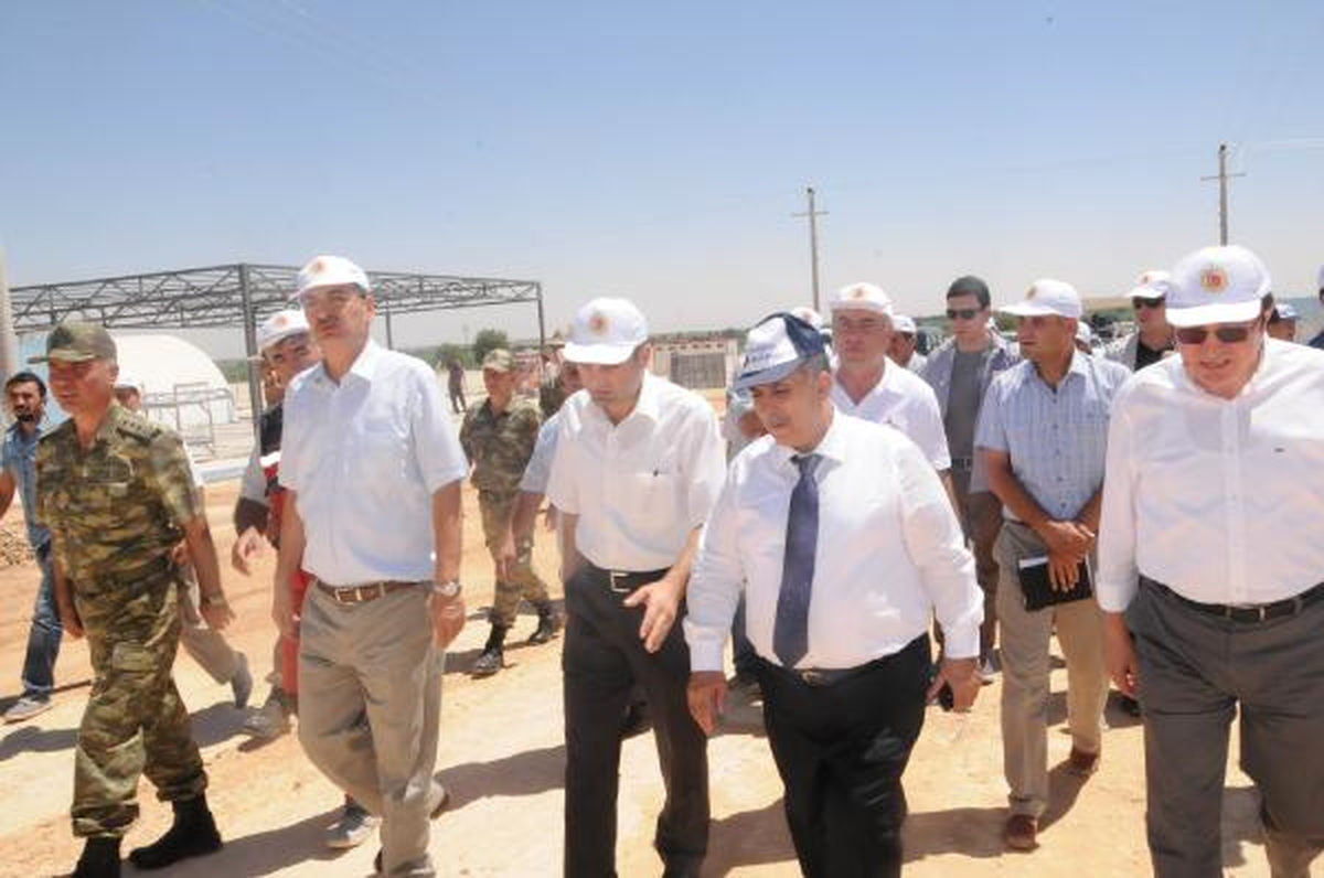 Vali Güvenç, Çadır Kent İnşaatını İnceledi