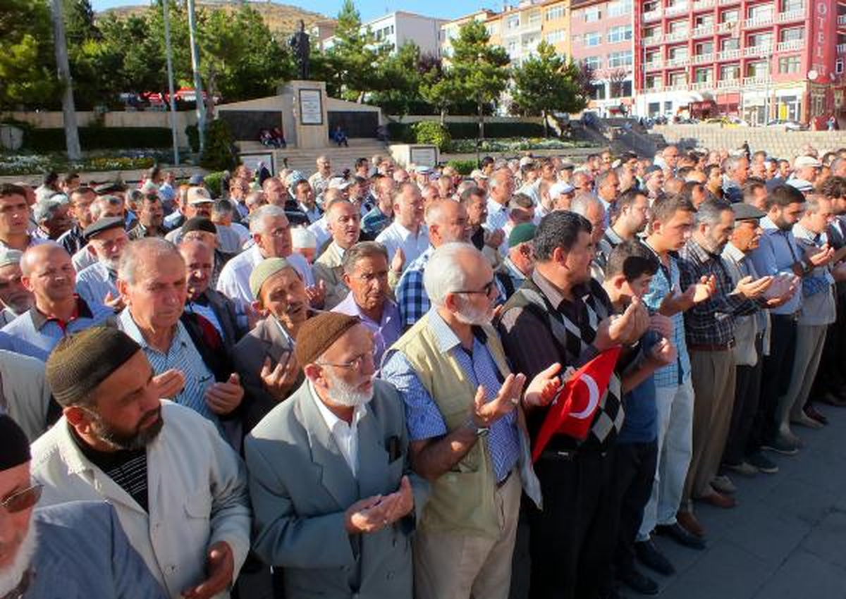 Mısır\'da Ölenler İçin Gıyabi Cenaze Namazı