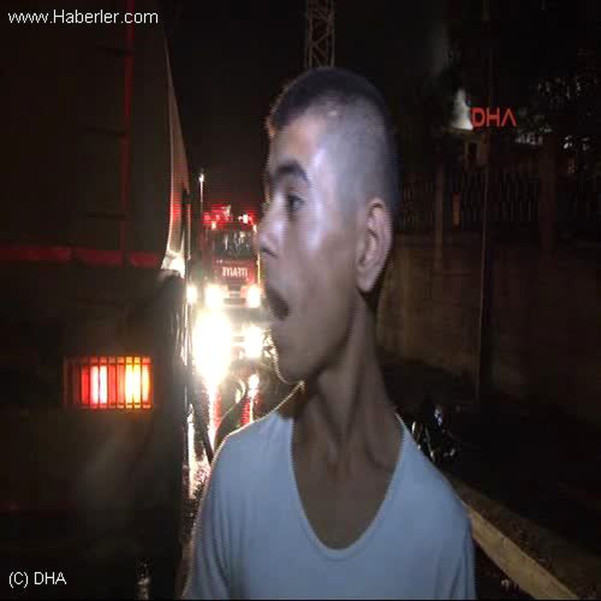 * Arnavutköy\'de İki Katlı Bir Ayakkabı Fabrikası\'nda Henüz Bilinmeyen Bir Nedenden Dolayı Yangın...
