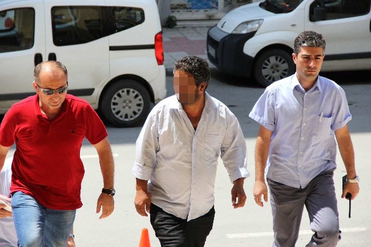 Atm\'de Unutulan 5 Bin Lirayı Alınca Gözaltına Alındı