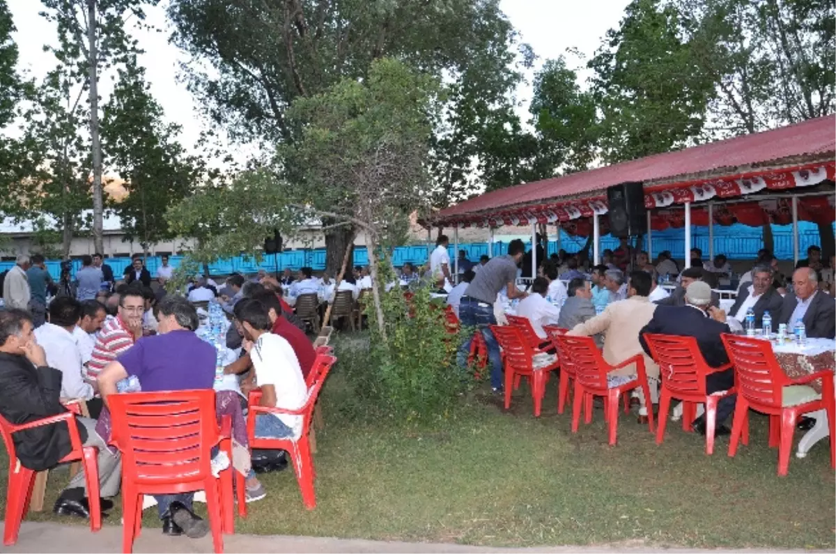 Bakan Yılmaz Solhan\'da İftar Yemeğine Katıldı