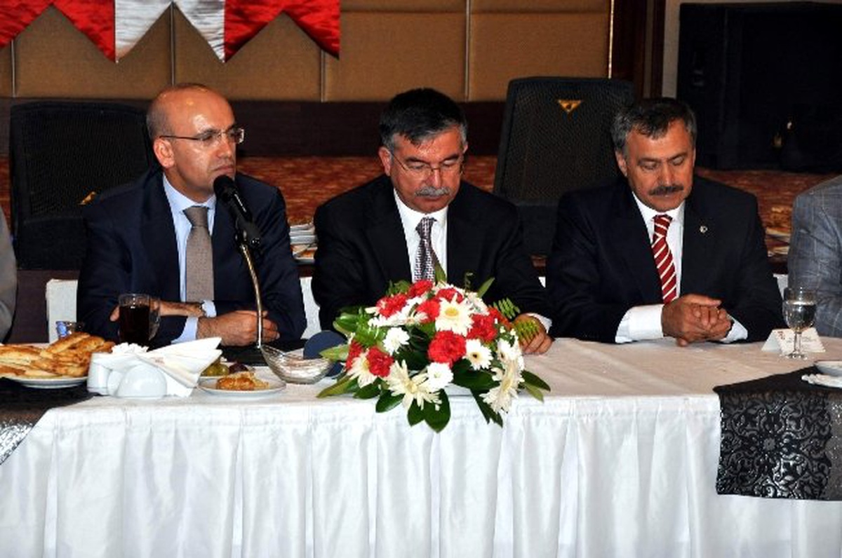 Bakanlar, Şehit ve Gazi Aileleriyle İftar Yemeğinde Bir Araya Geldi