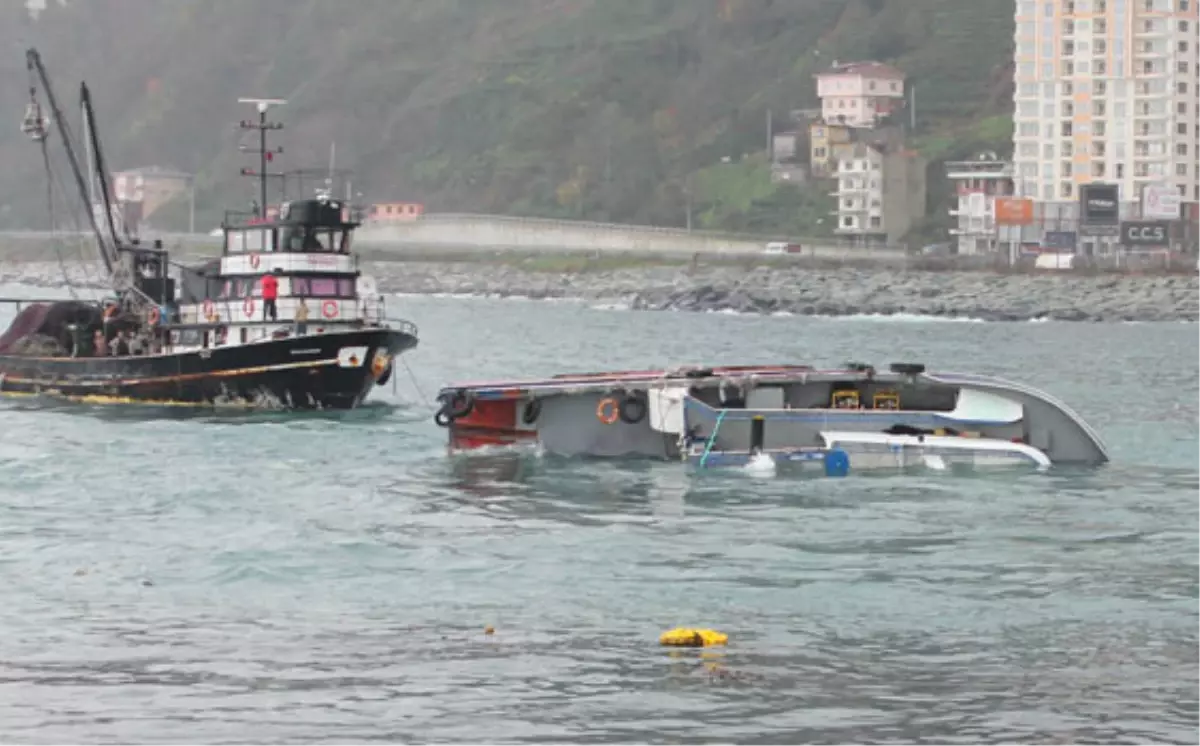 Balıklıova\'da Tekne Battı: 2 Kişi Kayıp (2)