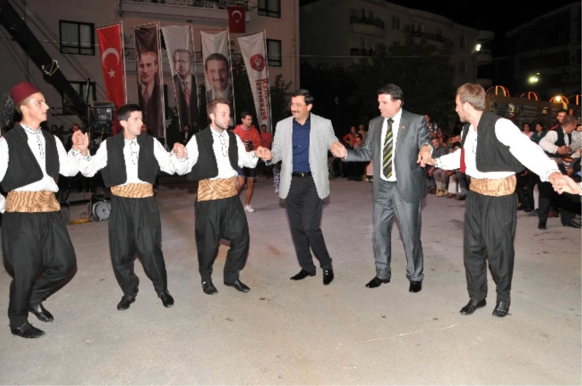 Boşnak Gecesi\'nde Türk Bayrağı Açıldı