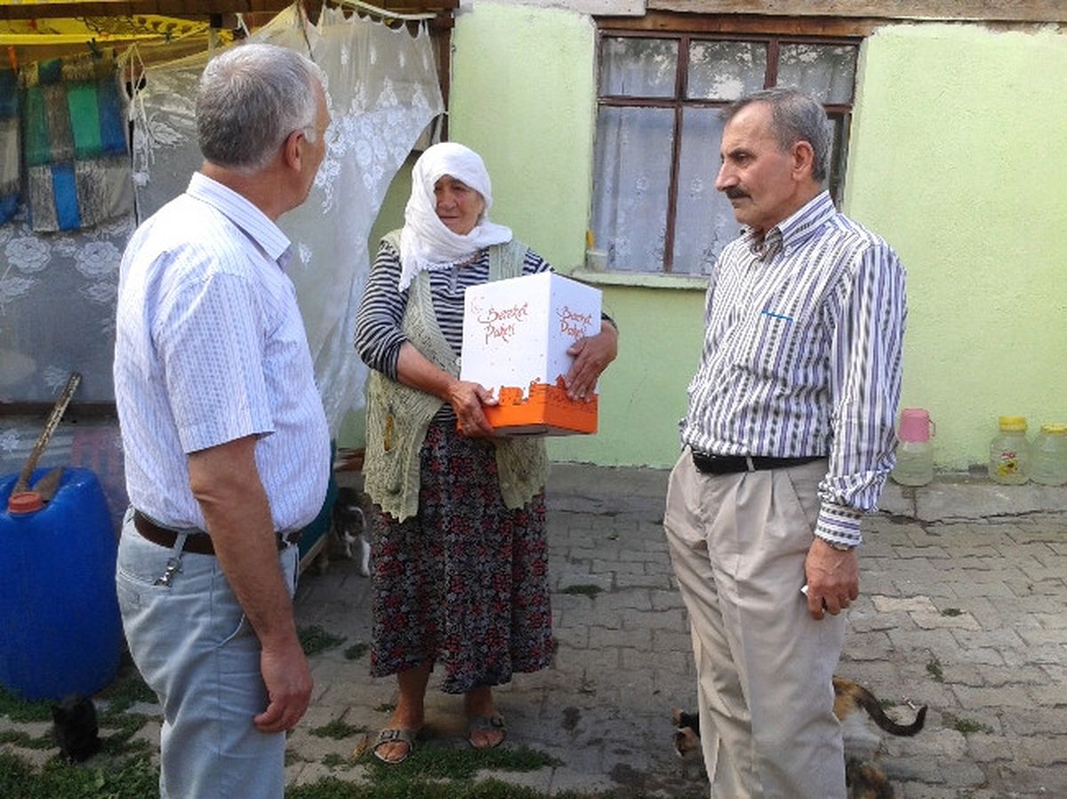 Chp, Engelli Vatandaşa Akülü Araba Hediye Etti