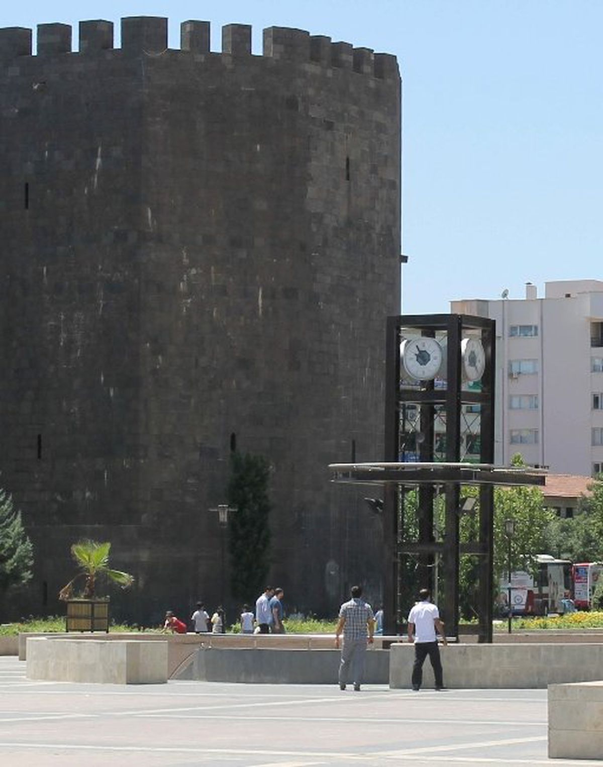 Emniyetin Kürtçe İftar Yemeğine Vatandaşlardan Destek