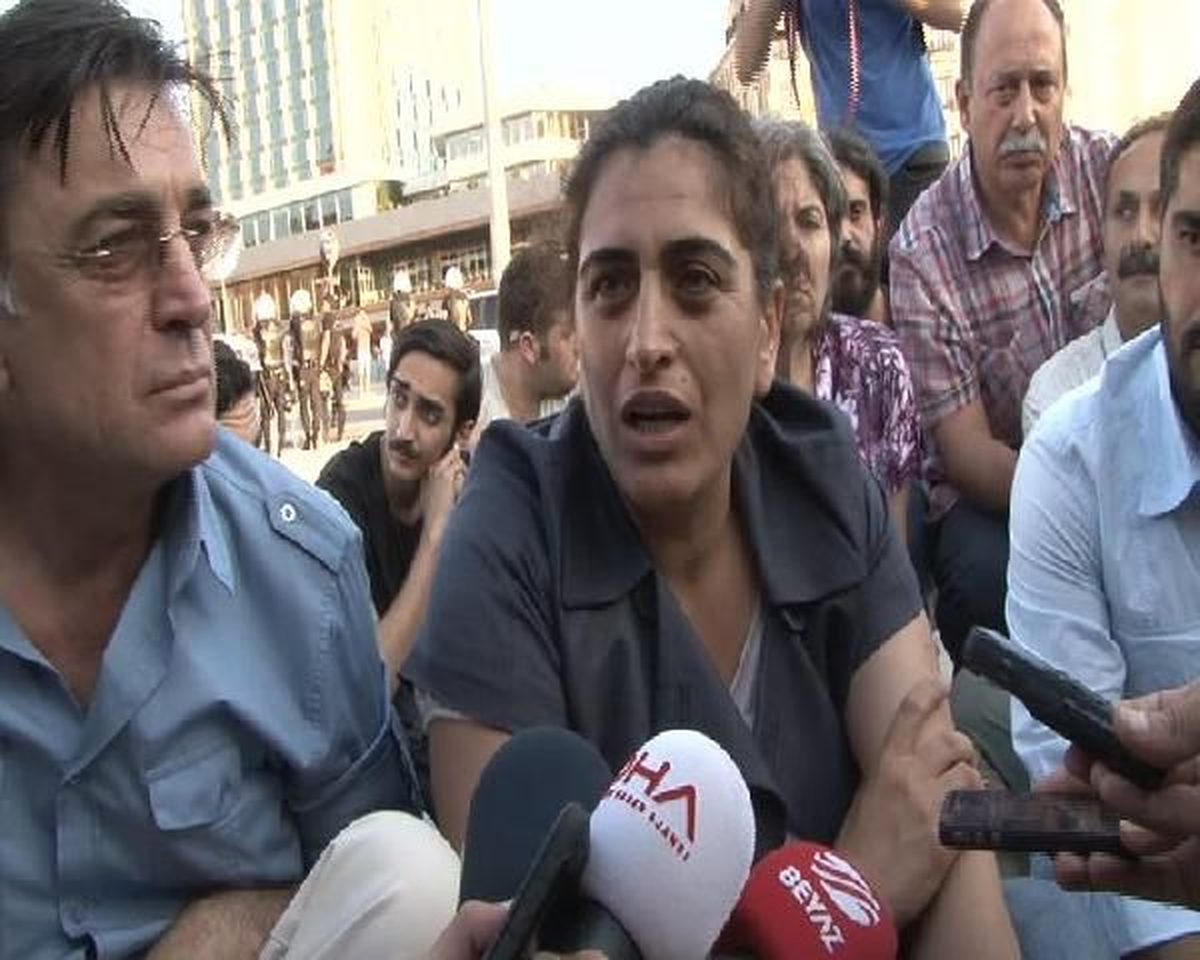 Gezi Parkı\'nda İftar Açmak İsteyen Grup ile Polis Arasında Arbede