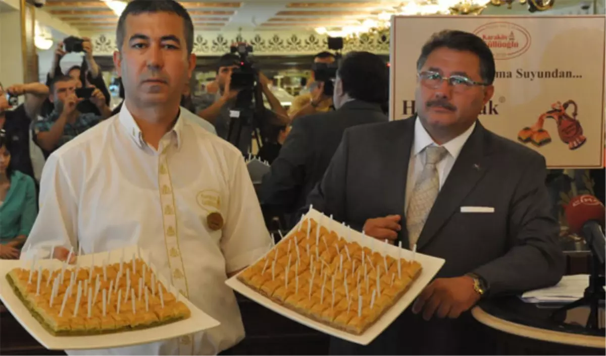 Güllüoğlu\'dan Hurma Suyu ile Baklava