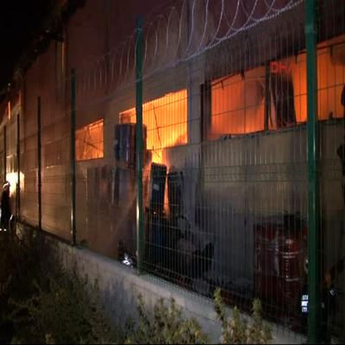 İstanbul Büyükşehir Belediye\'den Tuzla ve Arnavutköy\'deki Yangınlara İlişkin Açıklama