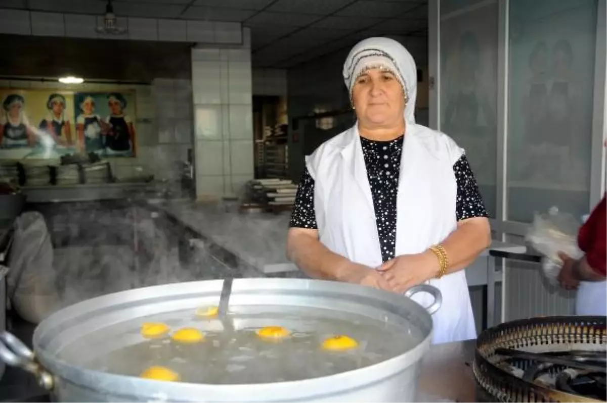 Kadın Baklavacıdan Hilesiz Baklava Sırları