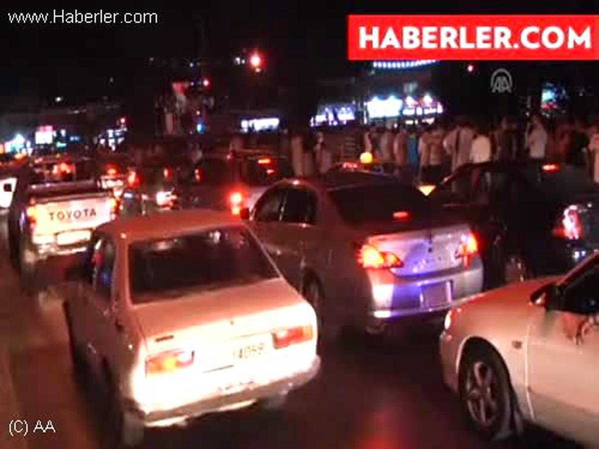 Mısır\'da demokrasi yanlılarına ateş açılmasına protesto