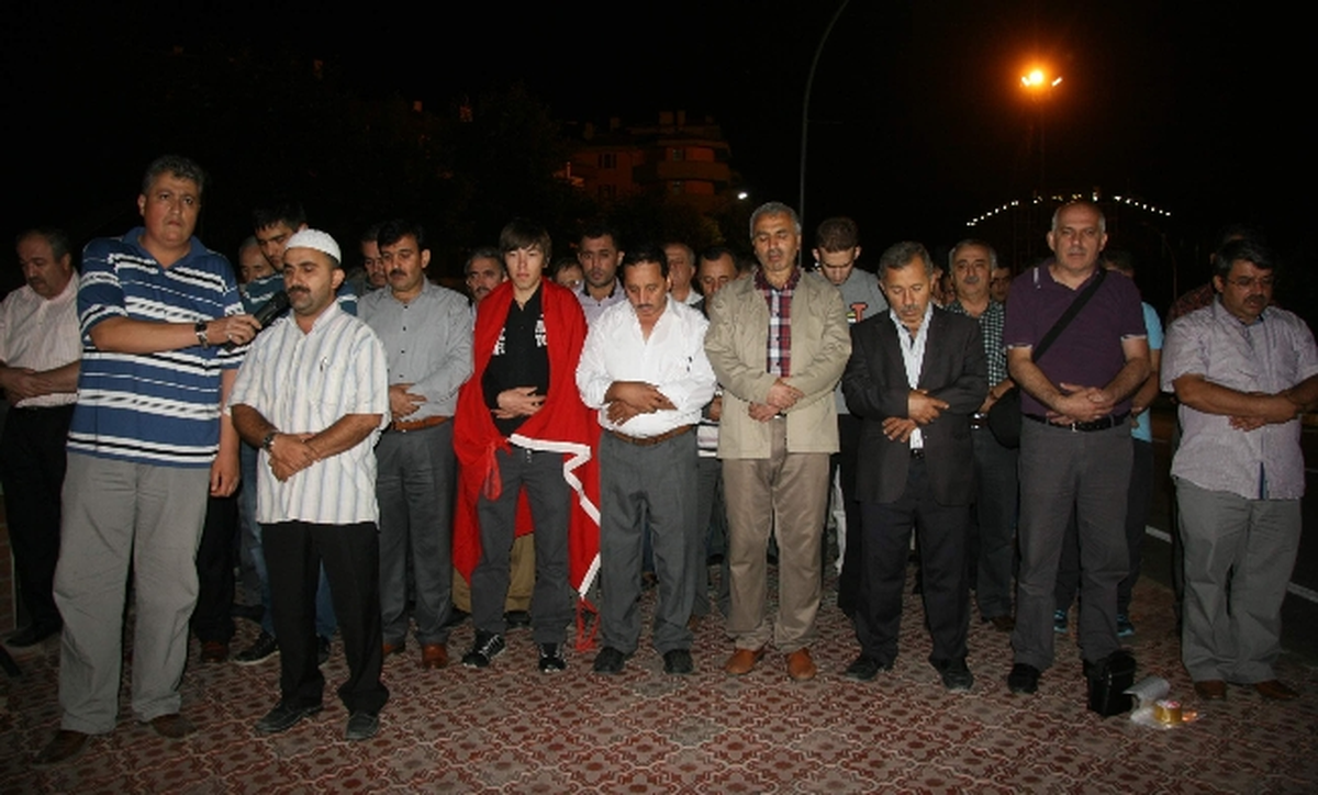 Mısır\'da Ölenler İçin Gıyabi Cenaze Namazı