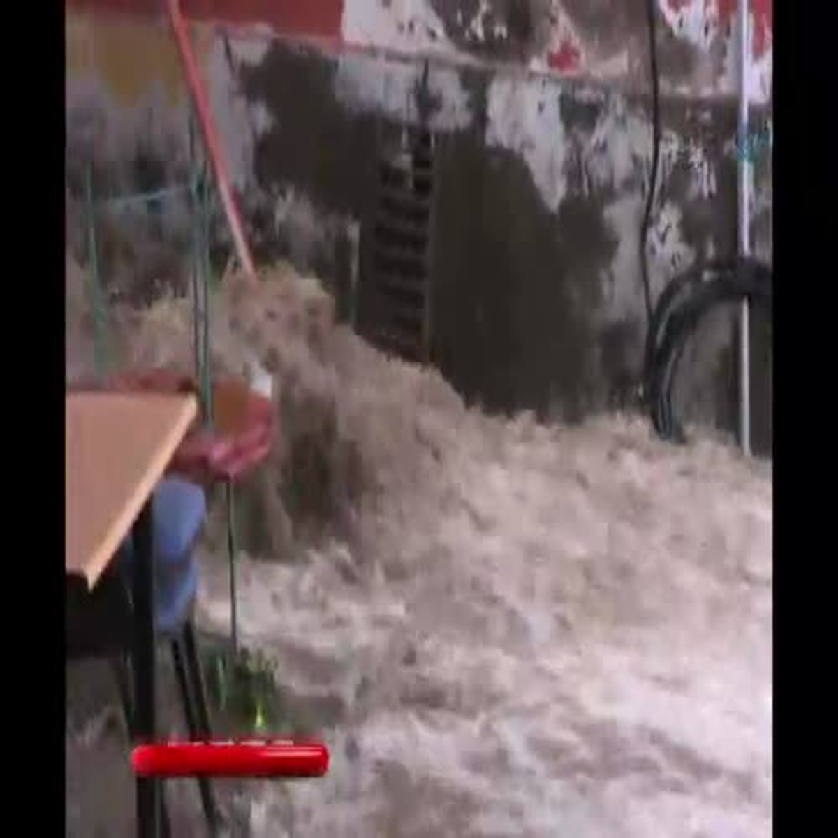 Narman\'a Ceviz Büyüklüğünde Dolu Yağdı