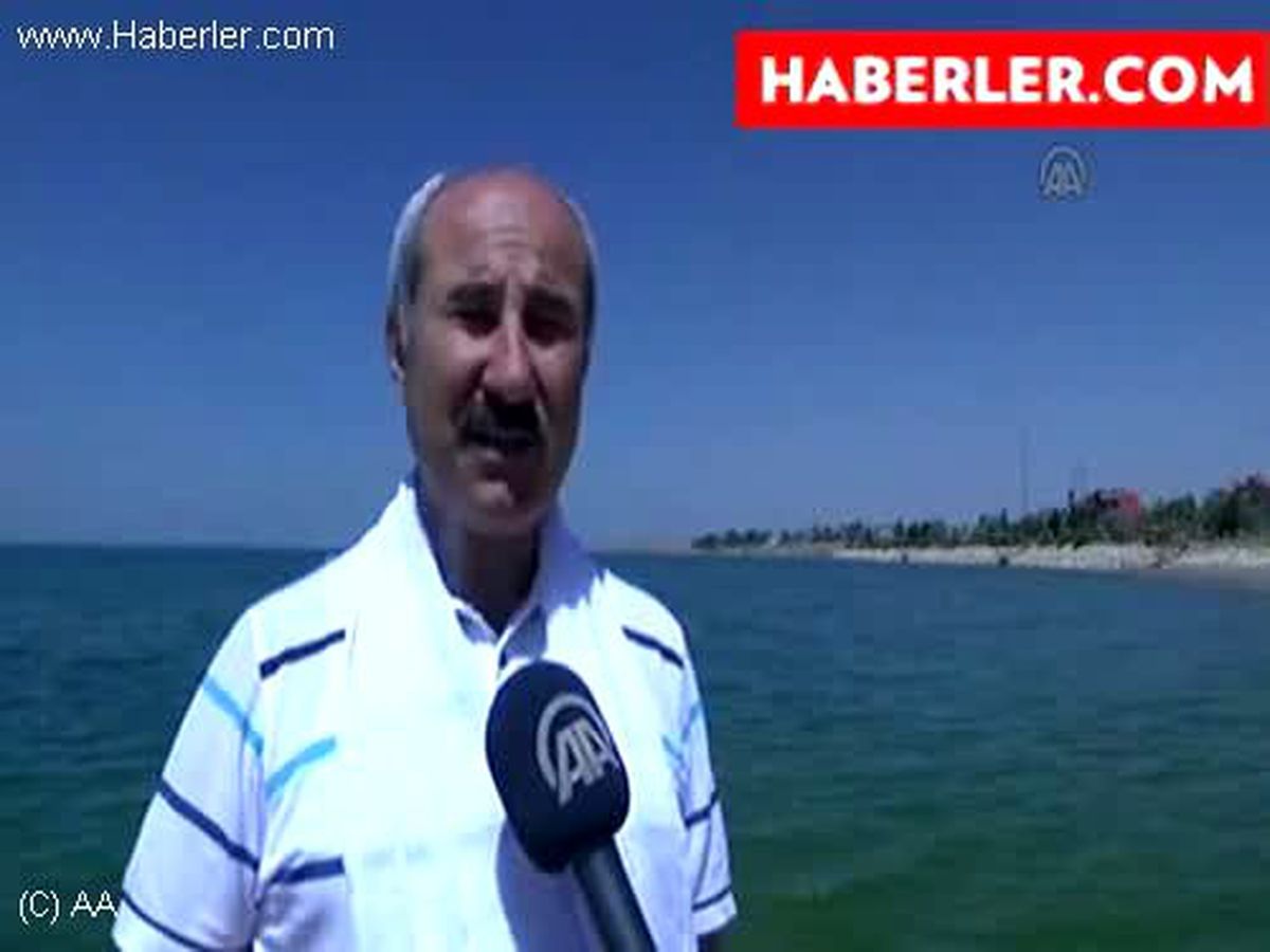 Van Gölü renk değiştiriyor