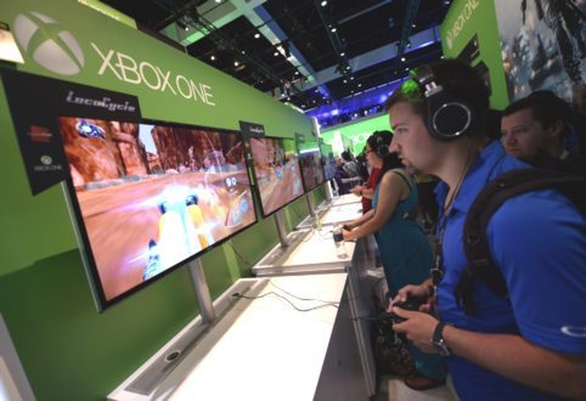 Xbox One Kontrolcüsü ve Kulaklığı Ön Siparişe Çıktı