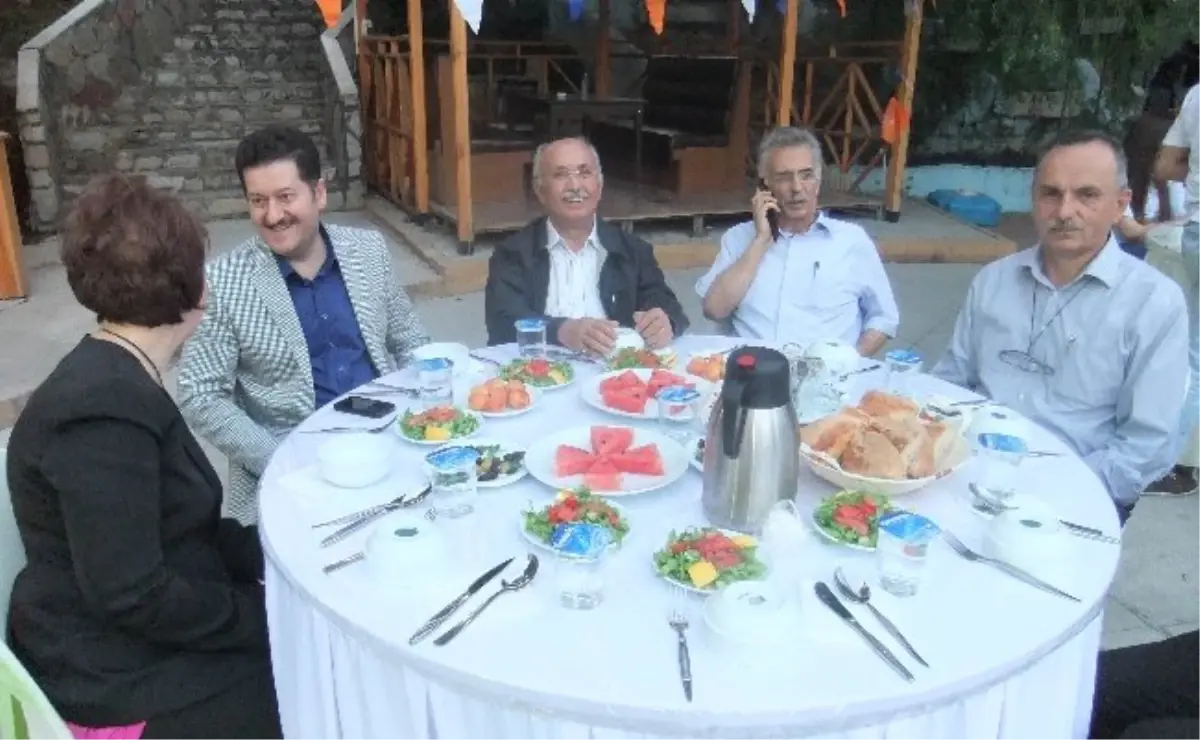 AK Parti Teşkilatları İftarda Buluştu