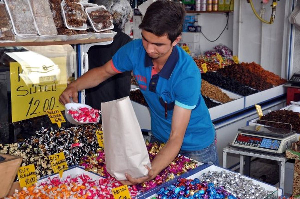 Bayram Şekerleri Tezgahlardaki Yerini Aldı
