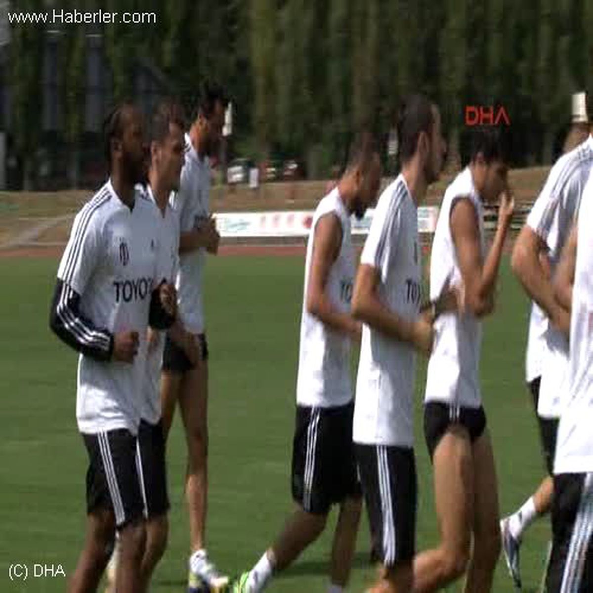 Beşiktaş Teknik Direktörü Bilicfatih Terim\'in Geçen Sezon Bazı Maçlarda Tribüne Gönderilmesi...