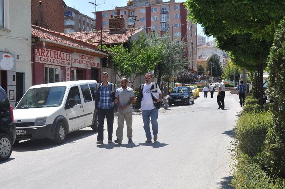 Boşandığı Eşini Kıskanıp Bıçakladı