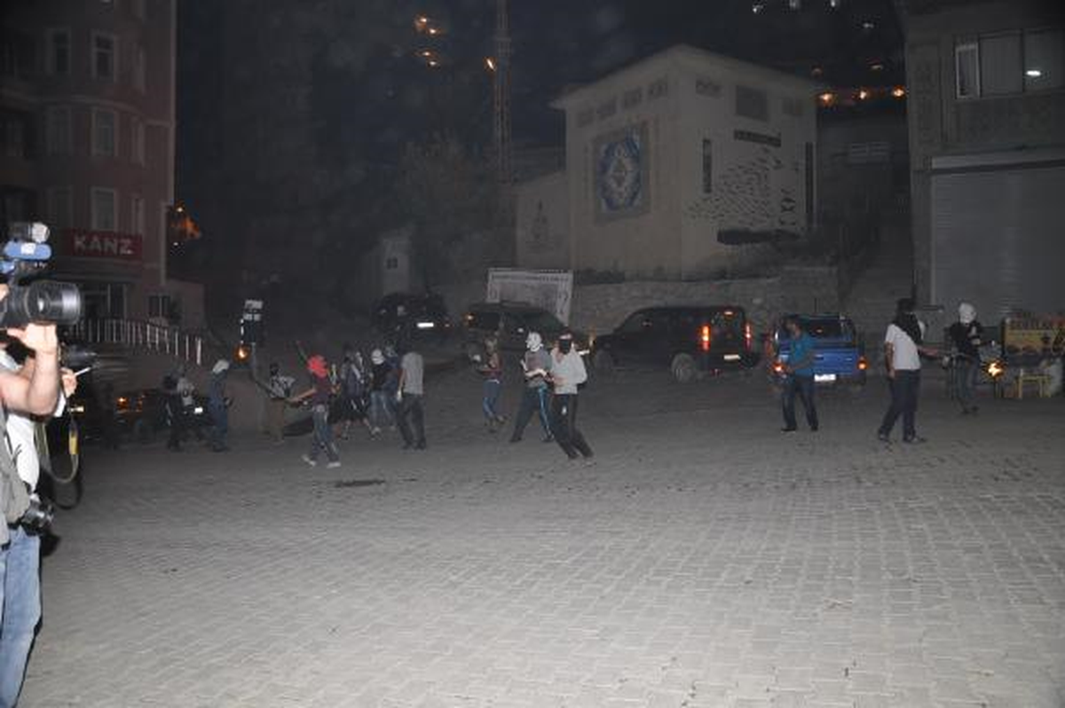 Hakkari\'de Pyd\'ye Destek Eylemine Polis Müdahalesi