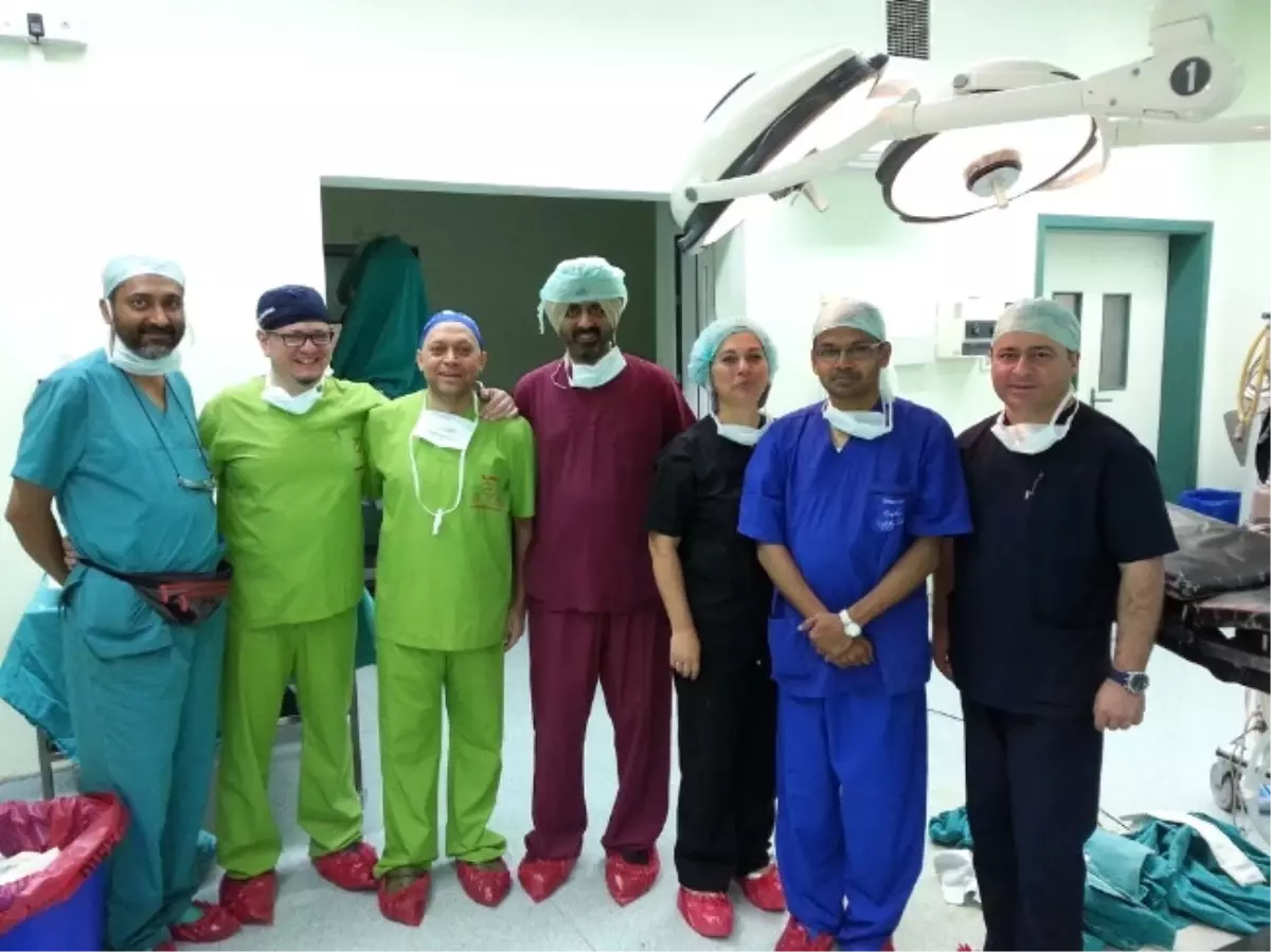 Hintli Doktorlara Türkiye\'de Beyin Pili Ameliyatı Eğitimi