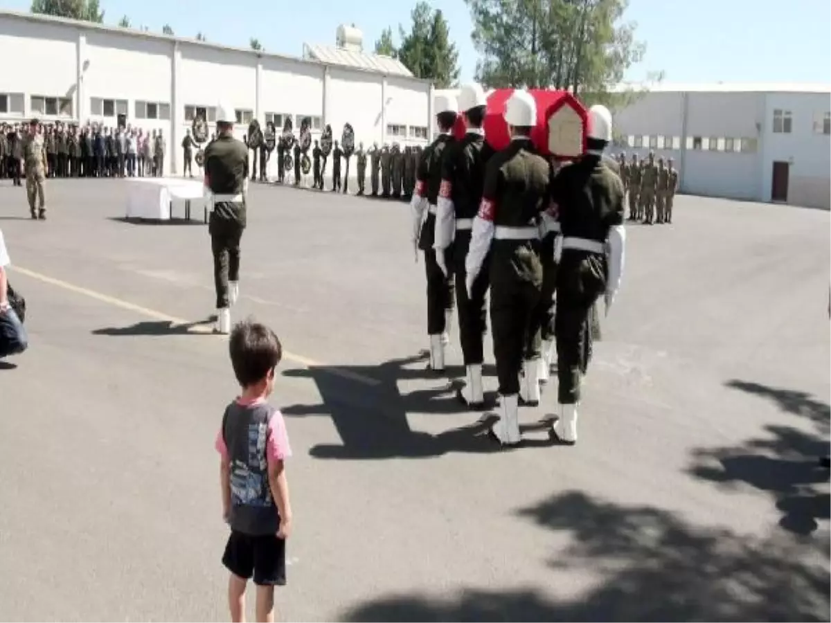 Kaza Şehidi, Gözyaşlarıyla Memleketine Uğurlandı