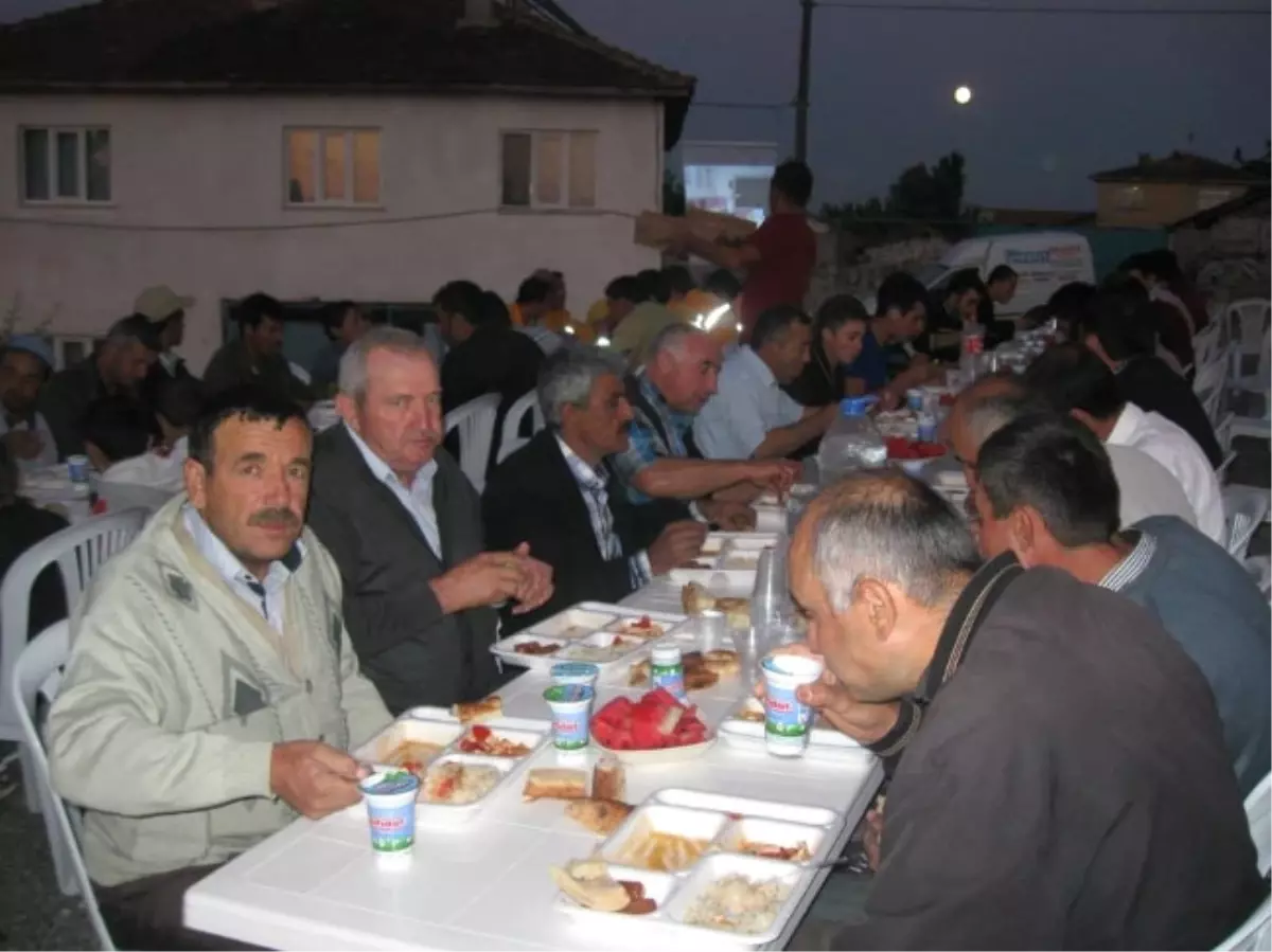 Köy-Çek-Der\'den Halka İftar