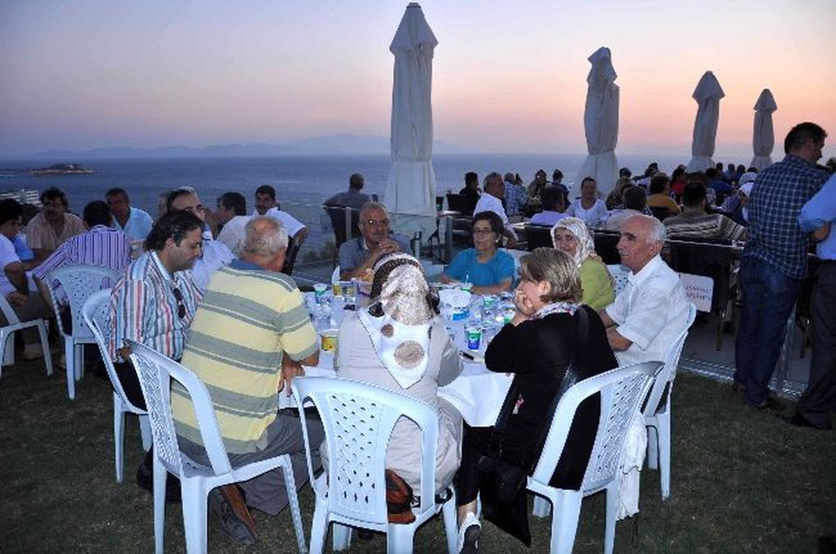 Kuşadası MHP Teşkilatı İftarda Buluştu