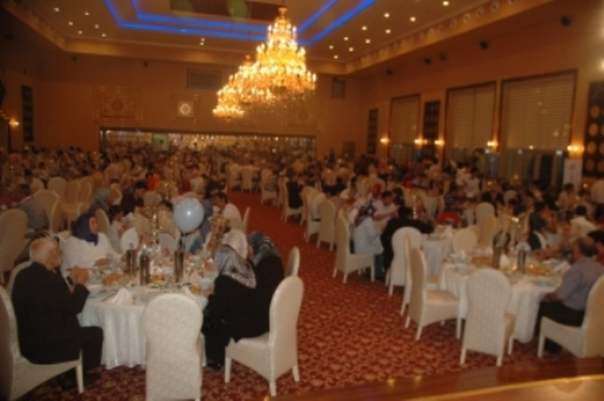 Lokman Hekim Ailesi İftar Yemeğinde Bir Araya Geldi