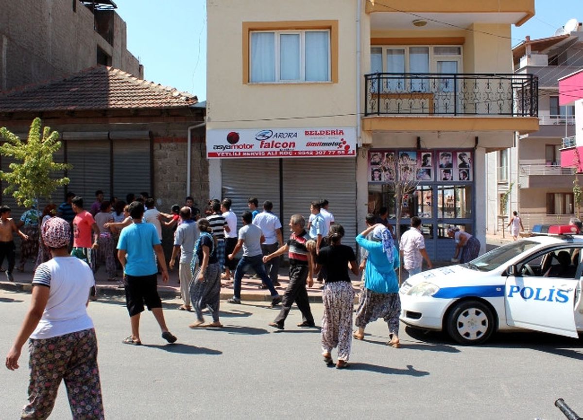 Öldürülen Gencin Yakınları İşyerlerini Bastı