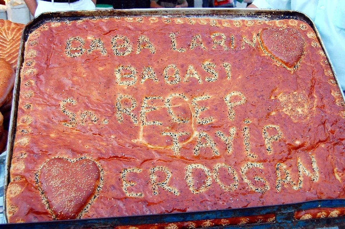 Ramazan Ekmeğine Başbakanın Adını Yazdılar