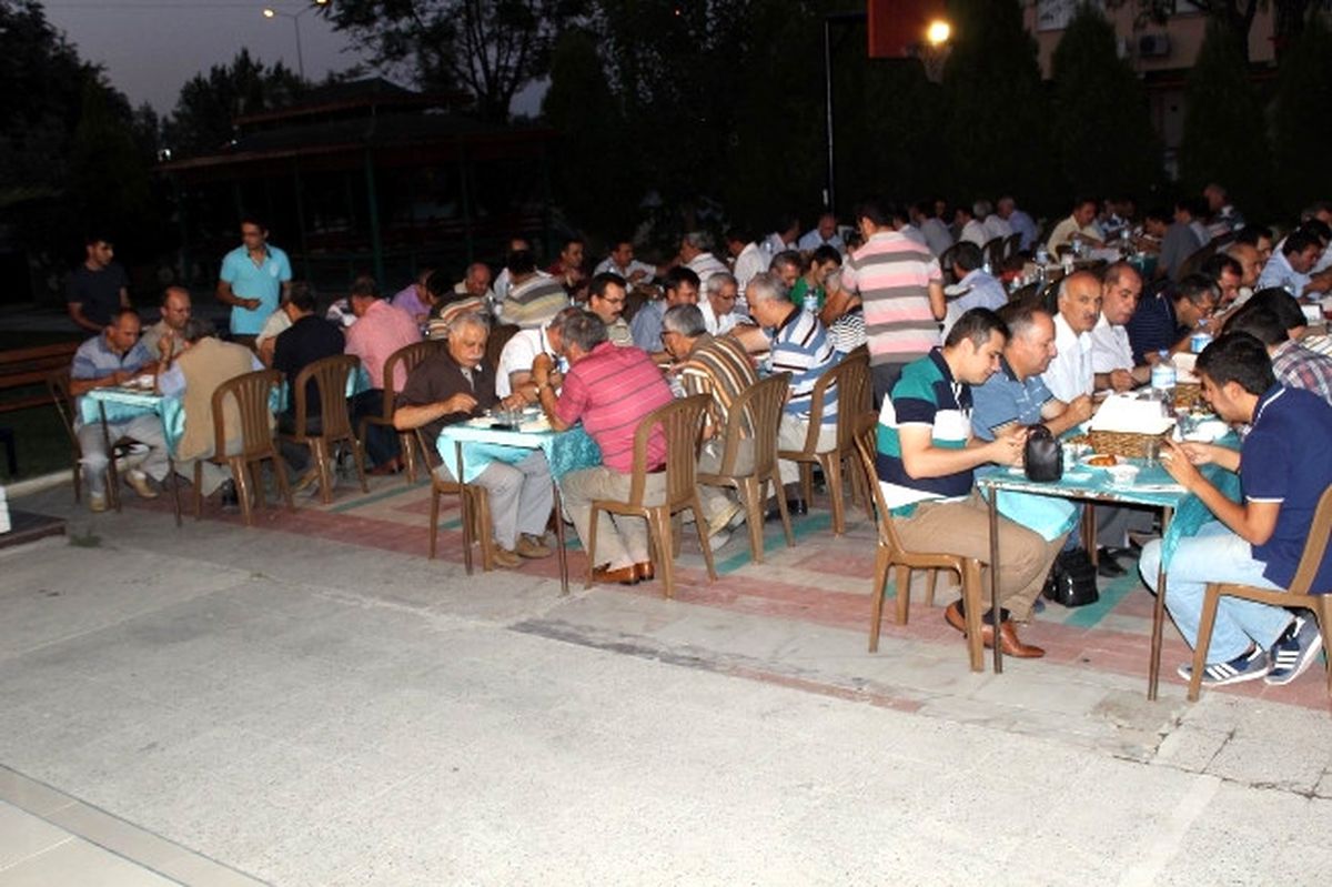 Manisa Salihli\'de Okul Müdürleri İftarda Buluştu