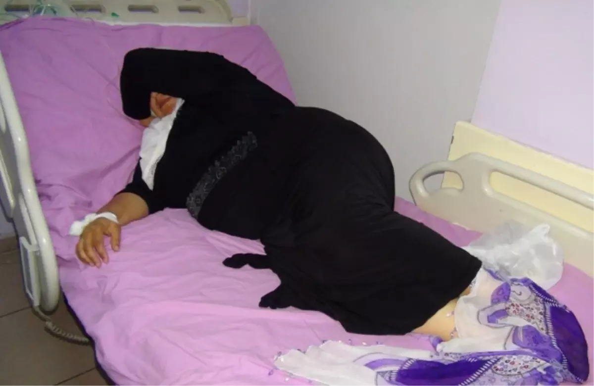 Terliğine Gizlenen Akrep Ayağını Soktu
