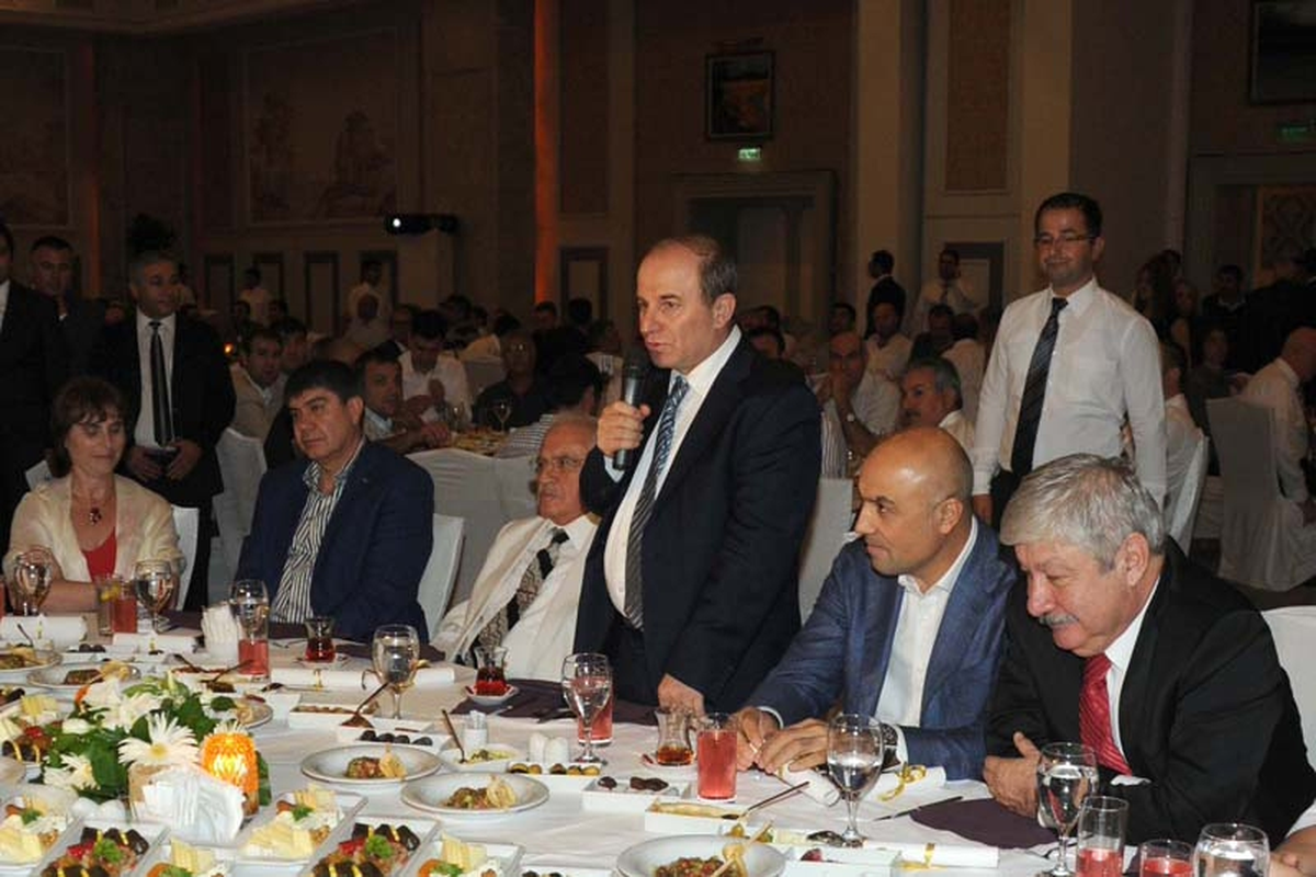 Vali Sebahattin Öztürk AKDİM Tarafında Düzenlenen İftar Yemeğine Katıldı