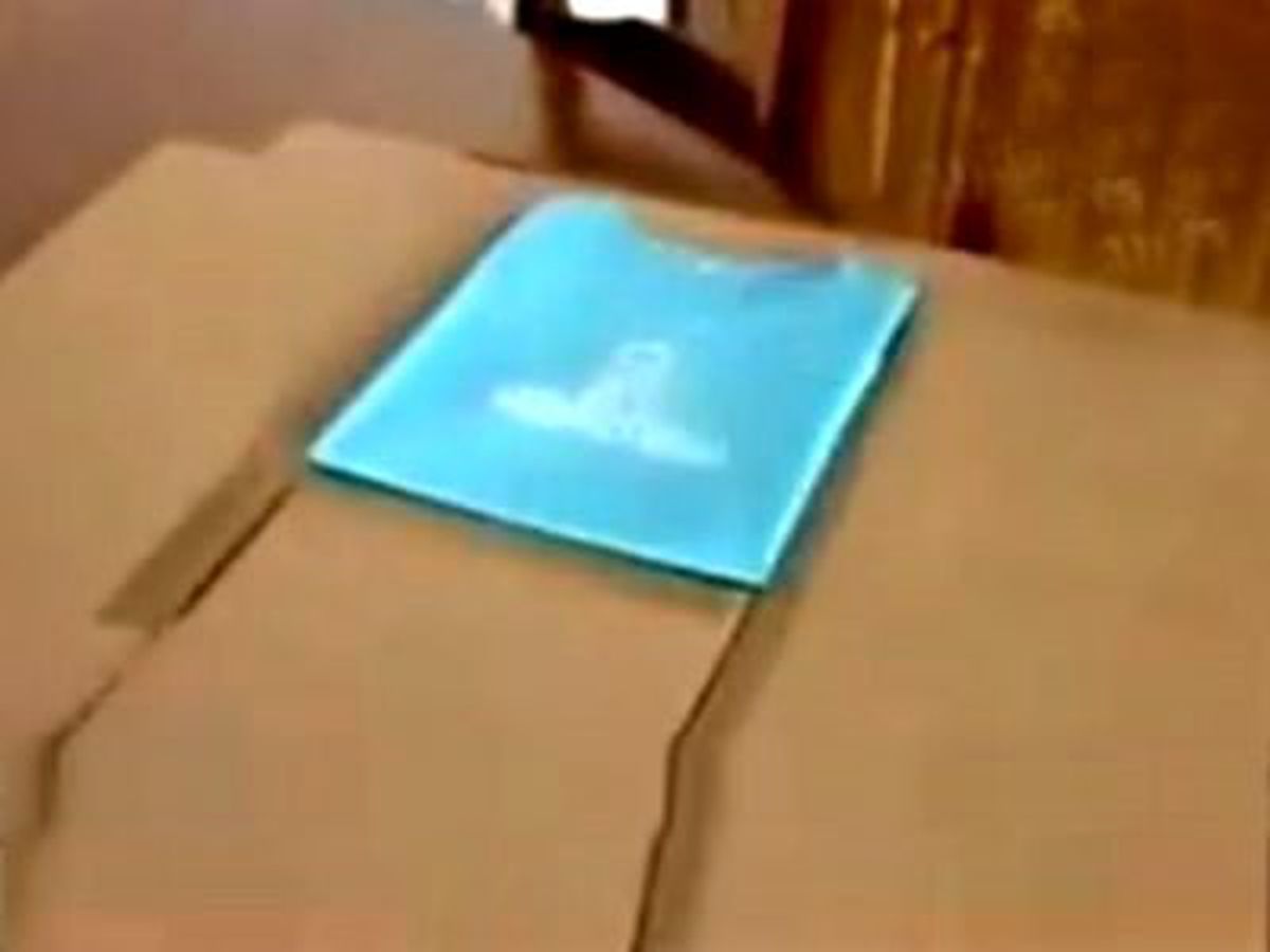 3 Saniyede Tişörtlerinizi Jilet Gibi Katlayın